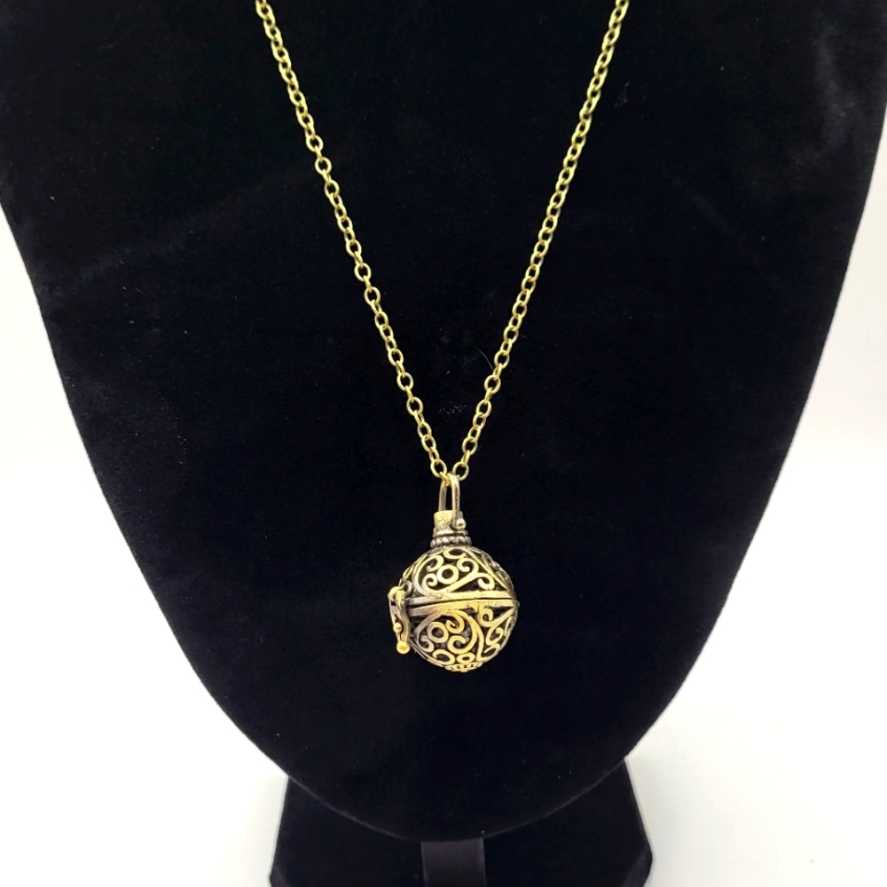 🍥Handmade Swirl Cage Charm Necklace